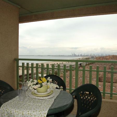 Accommodation Beach Apartments บาเลนเซีย ภายนอก รูปภาพ
