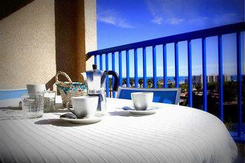 Accommodation Beach Apartments บาเลนเซีย ภายนอก รูปภาพ