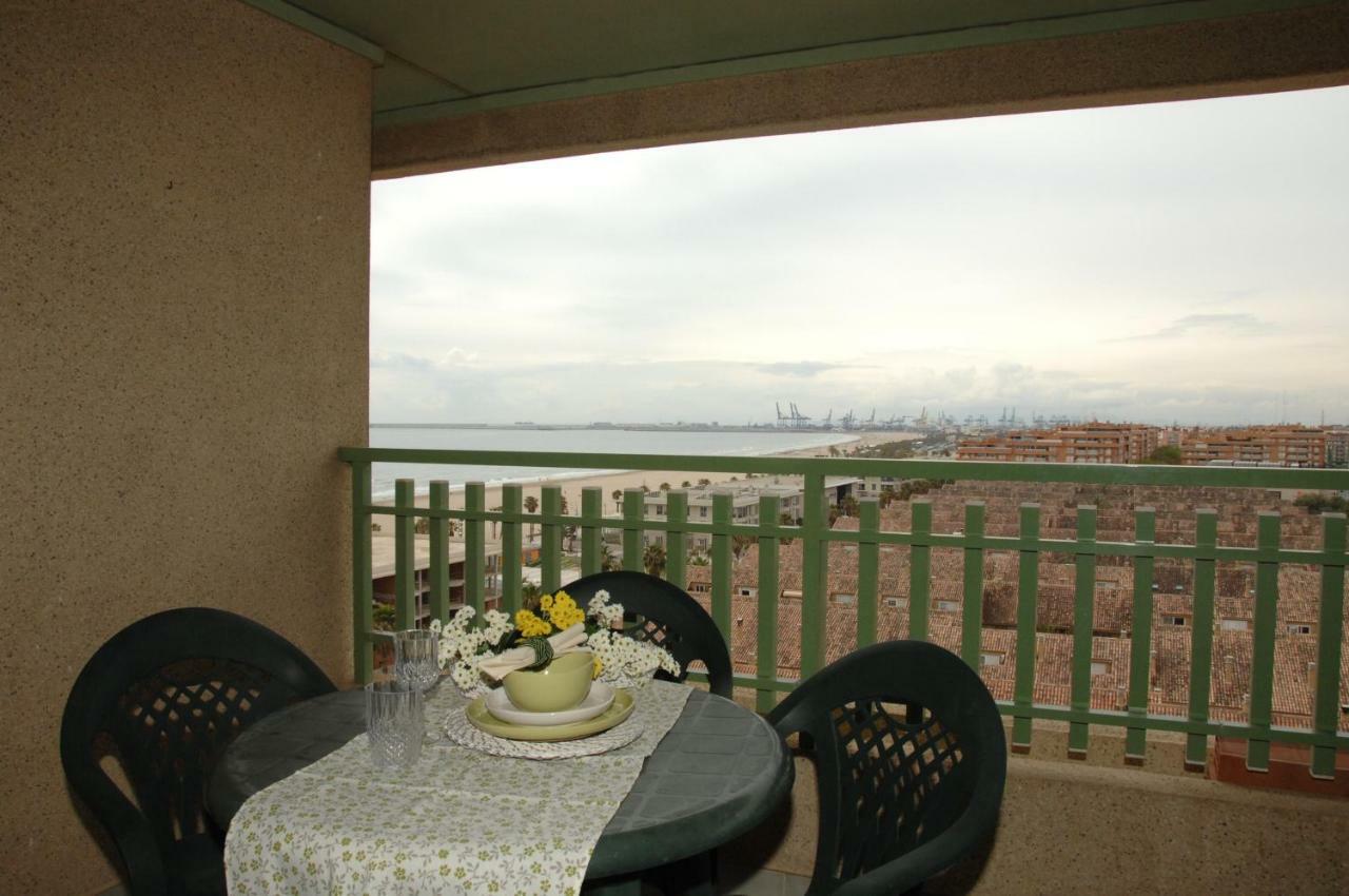 Accommodation Beach Apartments บาเลนเซีย ภายนอก รูปภาพ